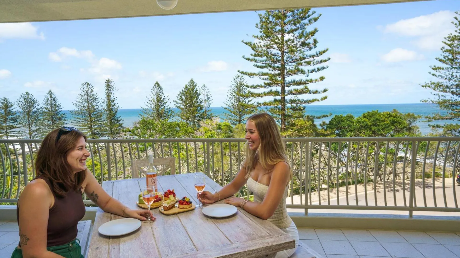 شقة Tranquil Tides Retreat - Coastal Waterfront Escape كالوندرا