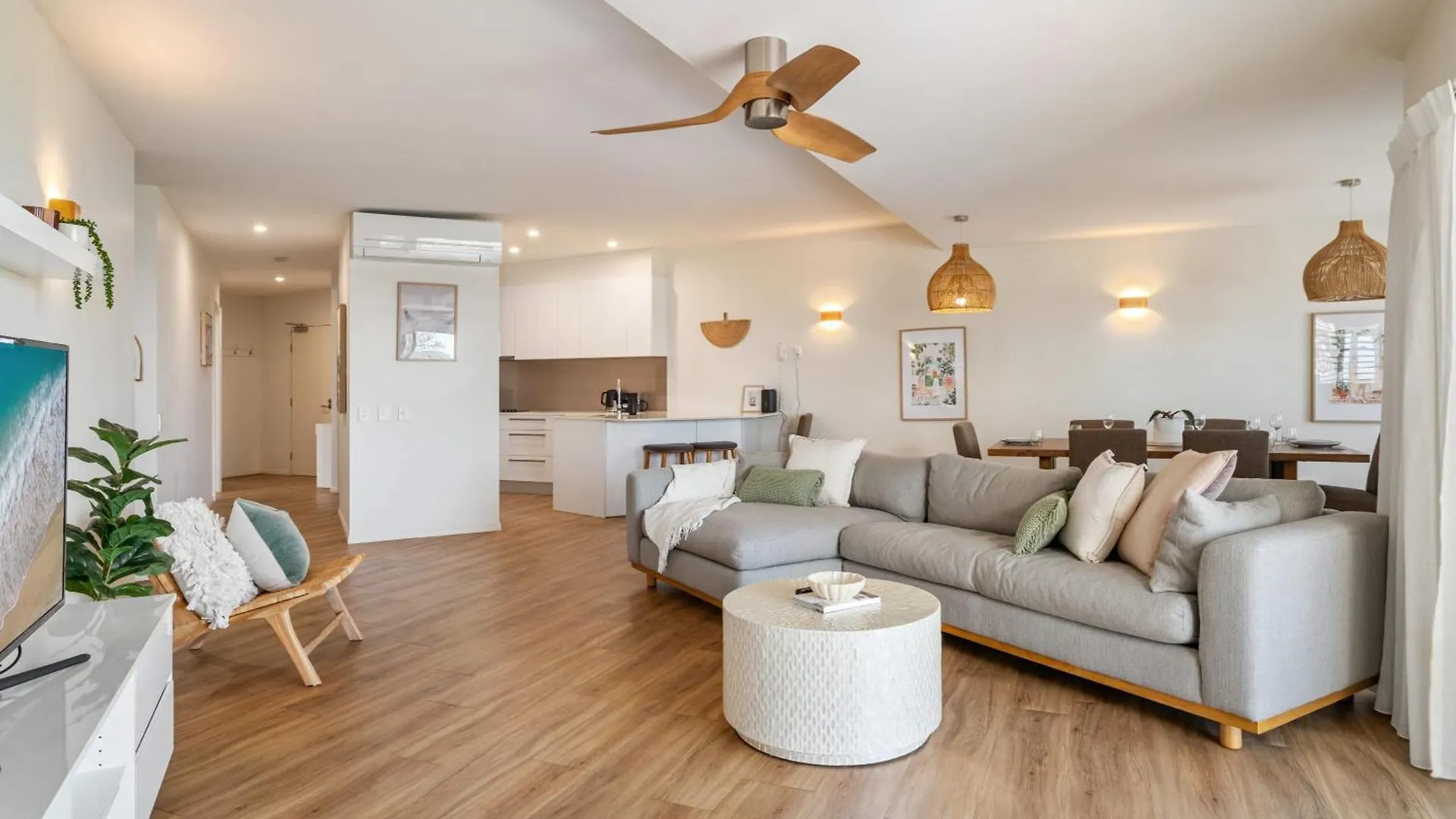 شقة Tranquil Tides Retreat - Coastal Waterfront Escape كالوندرا