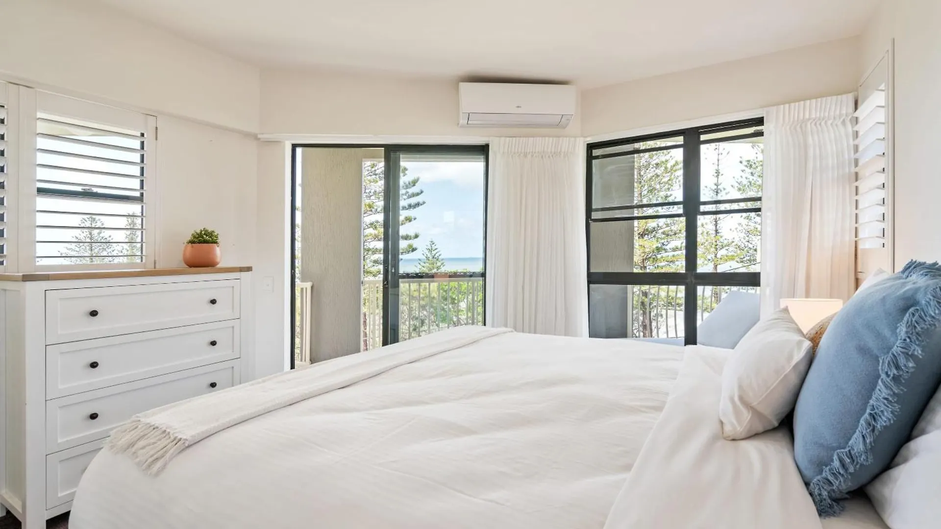 شقة Tranquil Tides Retreat - Coastal Waterfront Escape كالوندرا 0*,  أستراليا