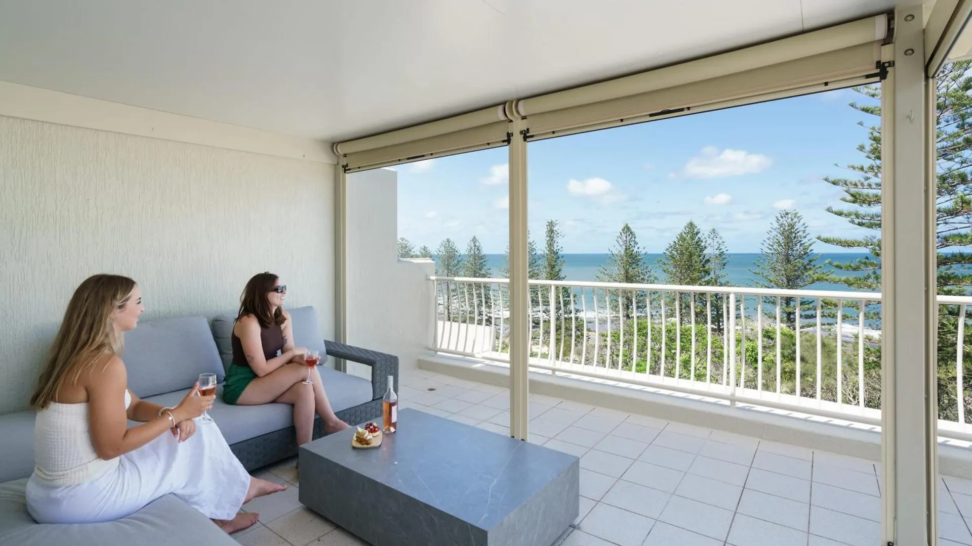 شقة Tranquil Tides Retreat - Coastal Waterfront Escape كالوندرا